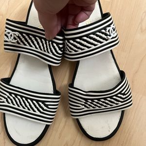 Chanel black & white stripe slides US10.5 EU40.5 timeless classic